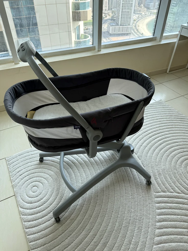Chicco baby bed with the wheels .63204863239554112