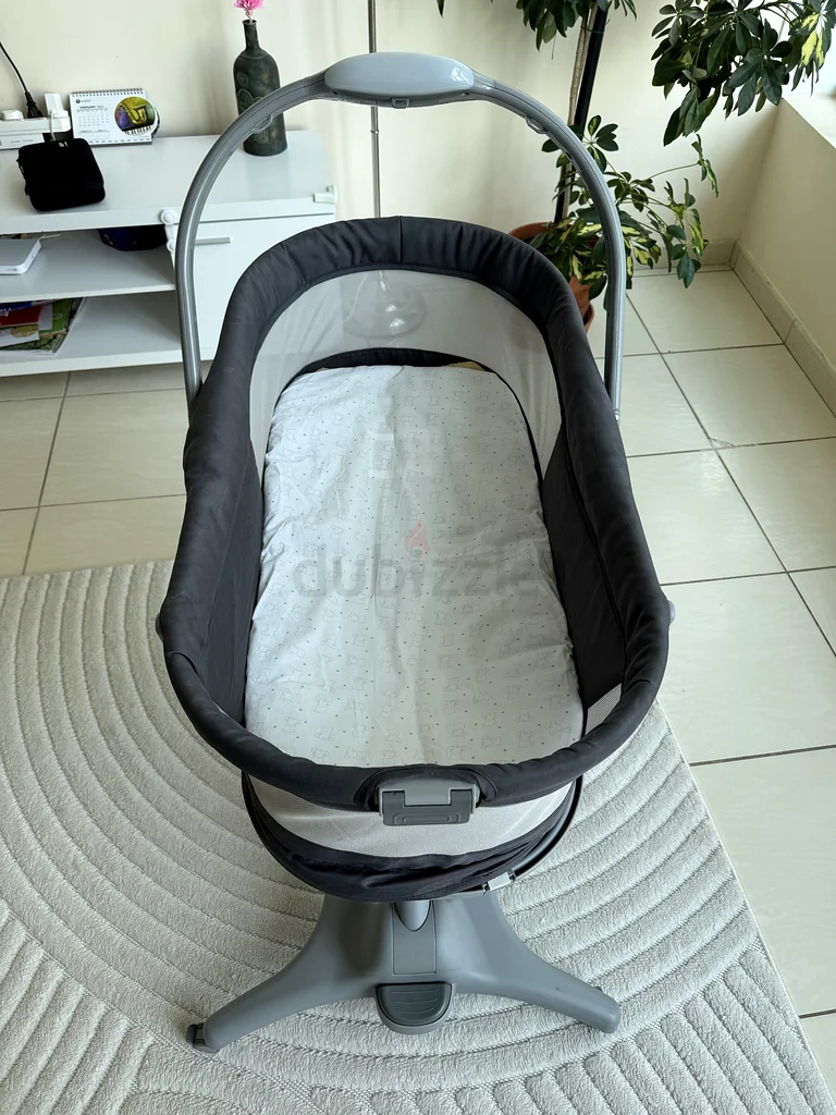 Chicco baby bed with the wheels .63204863239554111