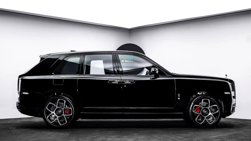 Rolls-Royce Cullinan Black Badge 2023 - Under Warranty and Service Contract till 202763174307839489112
