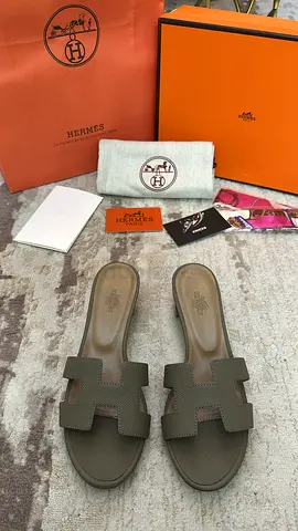 Hermes Oasis Sandal ‘Etoupe’