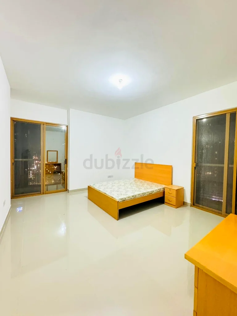 غرفة مؤثثة بالقرب من مركز طيبة الطبي ألفلاح 1900 درهم63315185864834110