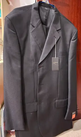 UK brand mens suit (never used)