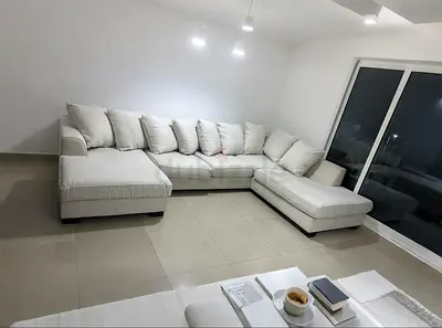 The one Kingstone U shape sofa Like a brand new
