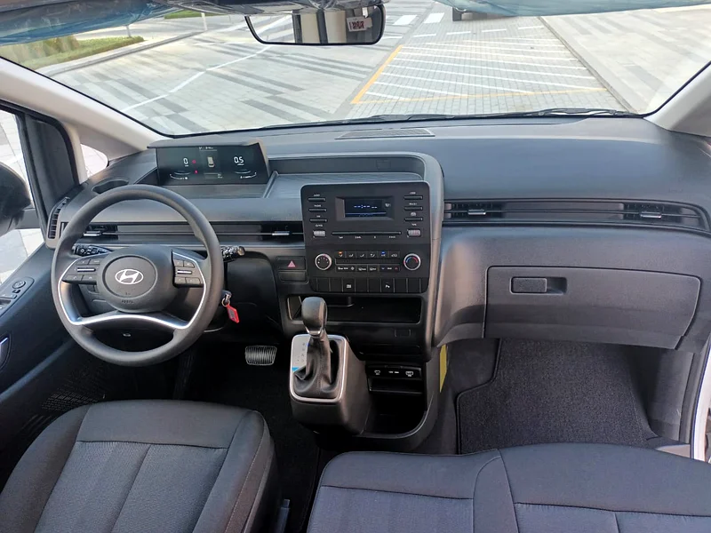 2025 - 11 seats - Under warranty - 1 owner - 2 keys63171299236995111