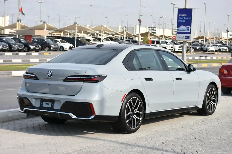 740i M حزمة XDRIVE | نظيف | هيكل خارجي برونكسلين رمادي | مع الضمان62930625485186113