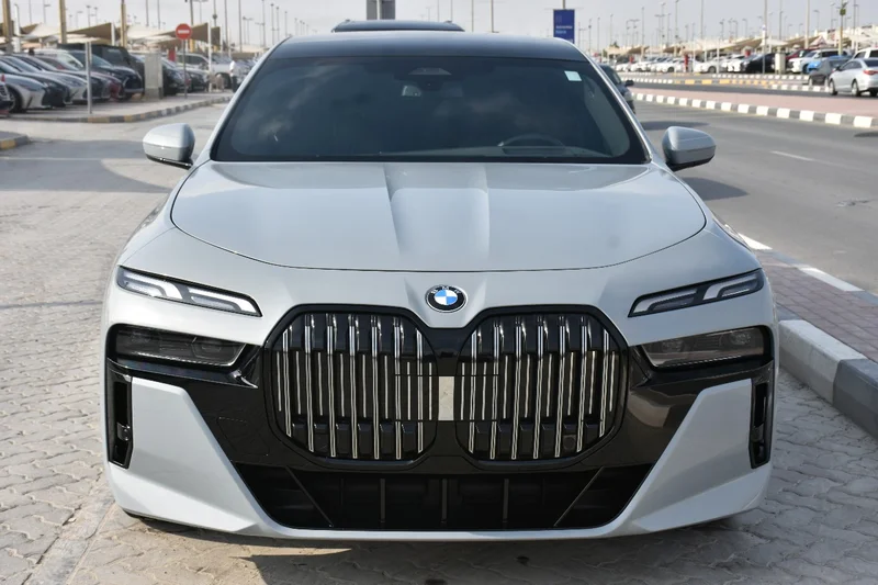 740i M حزمة XDRIVE | نظيف | هيكل خارجي برونكسلين رمادي | مع الضمان62930625485186111