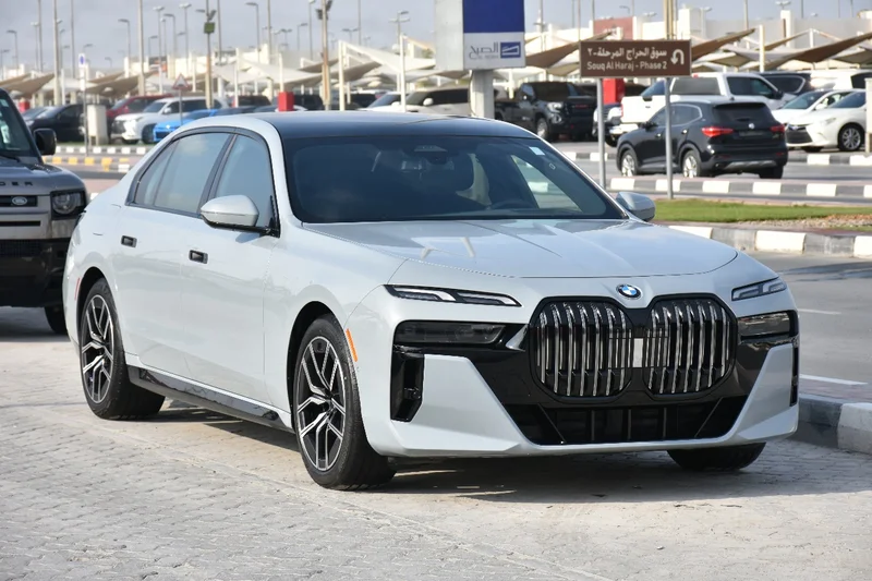 740i M حزمة XDRIVE | نظيف | هيكل خارجي برونكسلين رمادي | مع الضمان62930625485186113
