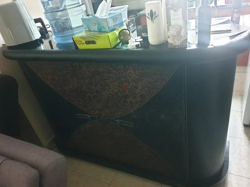 طاولة البار63178906165378111