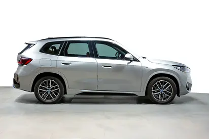 2024 BMW IX1 照片 2