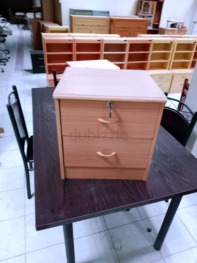 طاولة السرير الجانبية63179386627714113