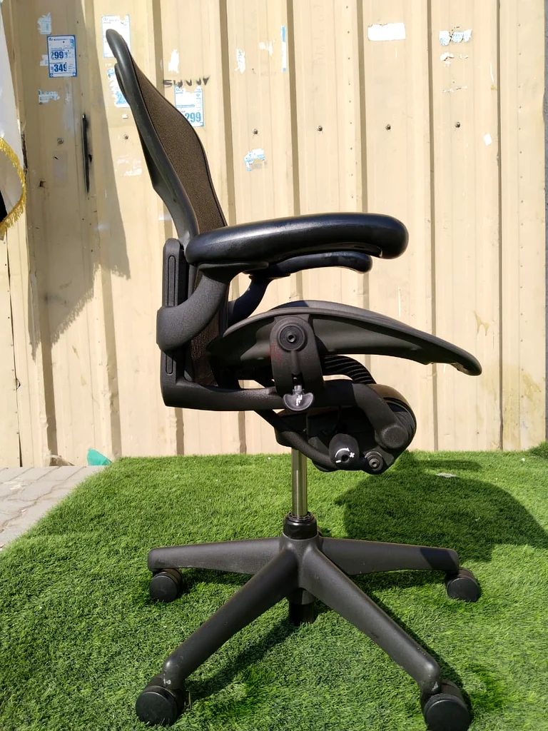 Herman Miller Aeron office chair size B63210898989570112