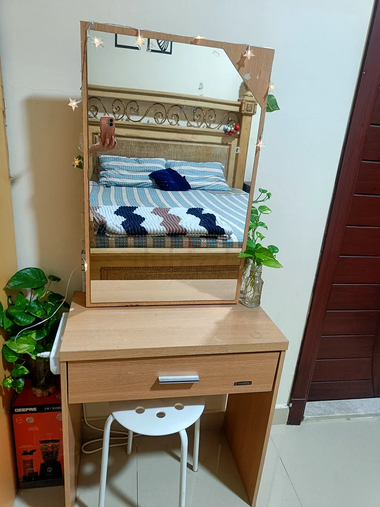 Beautiful Dresser with mirror.63219339240193111