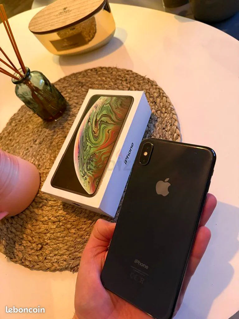 آي فون أبل إكس إس 64 جيجابايت (شاحن وسماعة رأس)63263498011778111