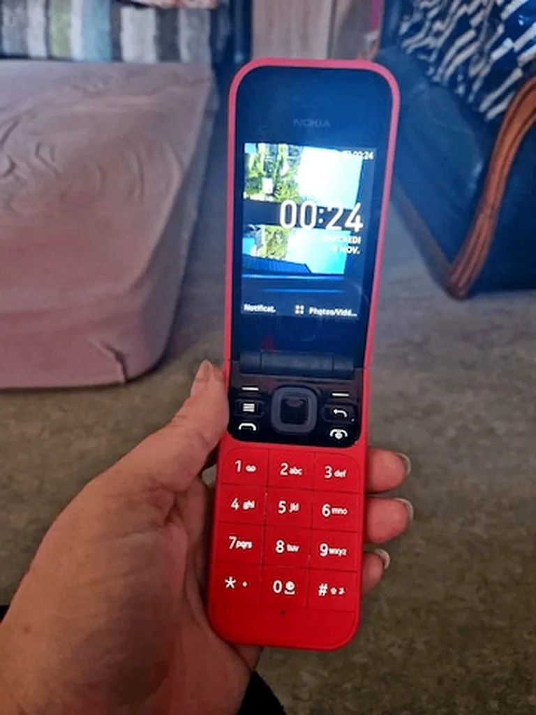 ( BRAND NEW NOKIA 2260 FLIP 4G)63264083747329111