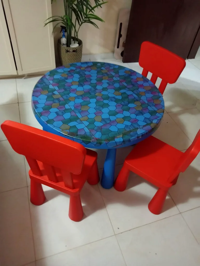 طاولة أطفال إيكيا مع 3 كراسي631961370560011125