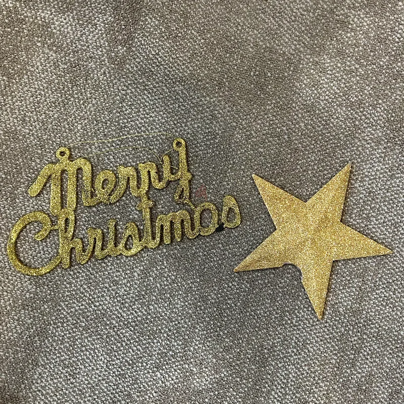 Gold-Themed Christmas Decorations63177602148354113
