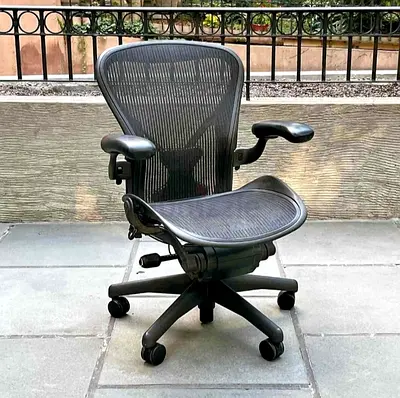 Herman Miller Aeron chair size