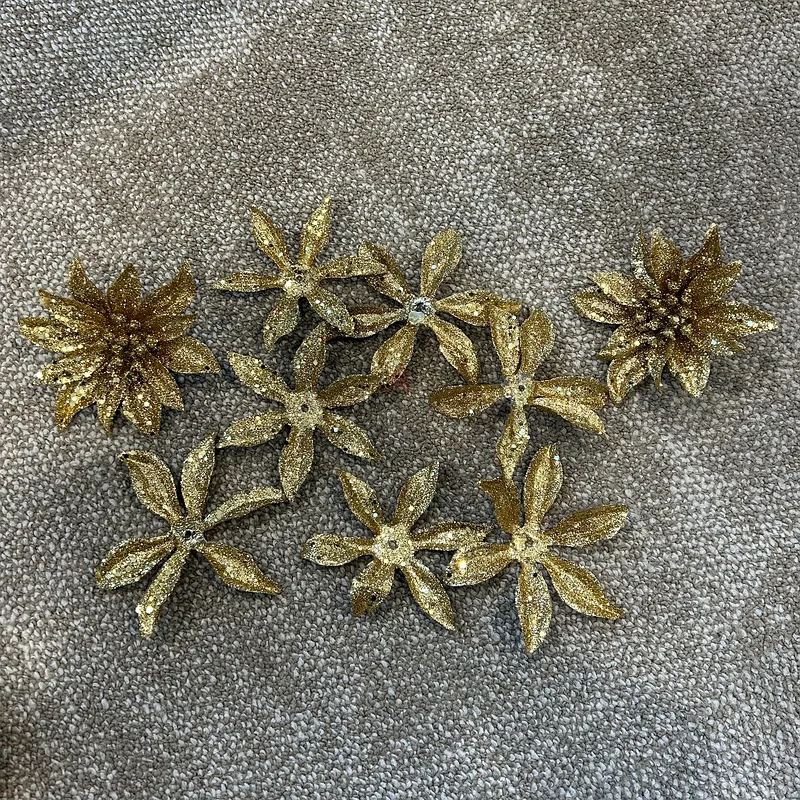 Gold-Themed Christmas Decorations63177602148354114