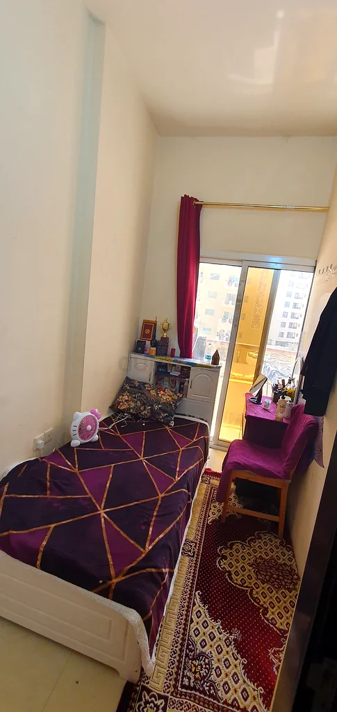 Very good-sized private partition with direct access to a balcony for executives.63315135481346111
