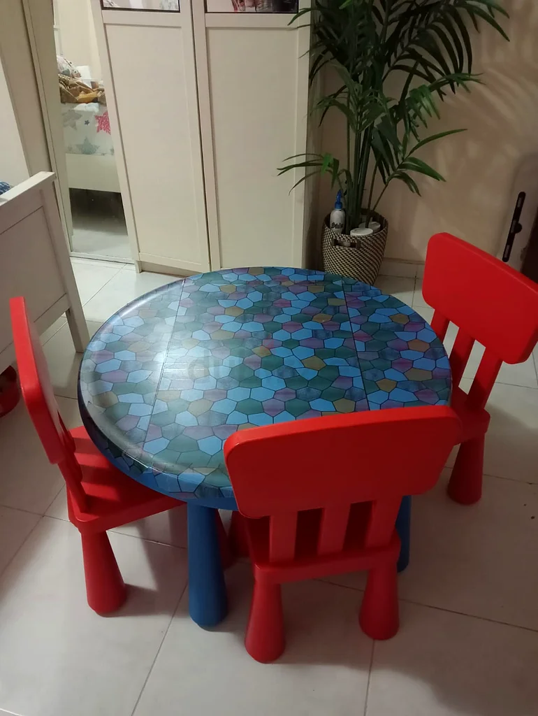 طاولة أطفال إيكيا مع 3 كراسي63196137056001111