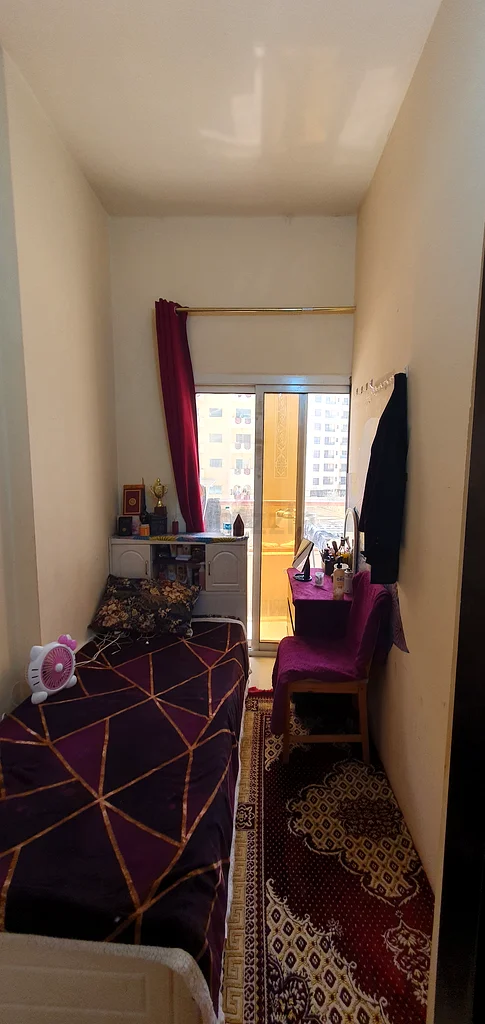 Very good-sized private partition with direct access to a balcony for executives.63315135481346112