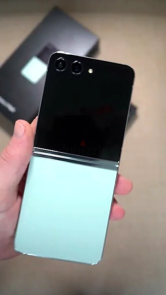 Z FLIP 5 128 gb 8 GB ( ALL CLEAN)62933698052994113