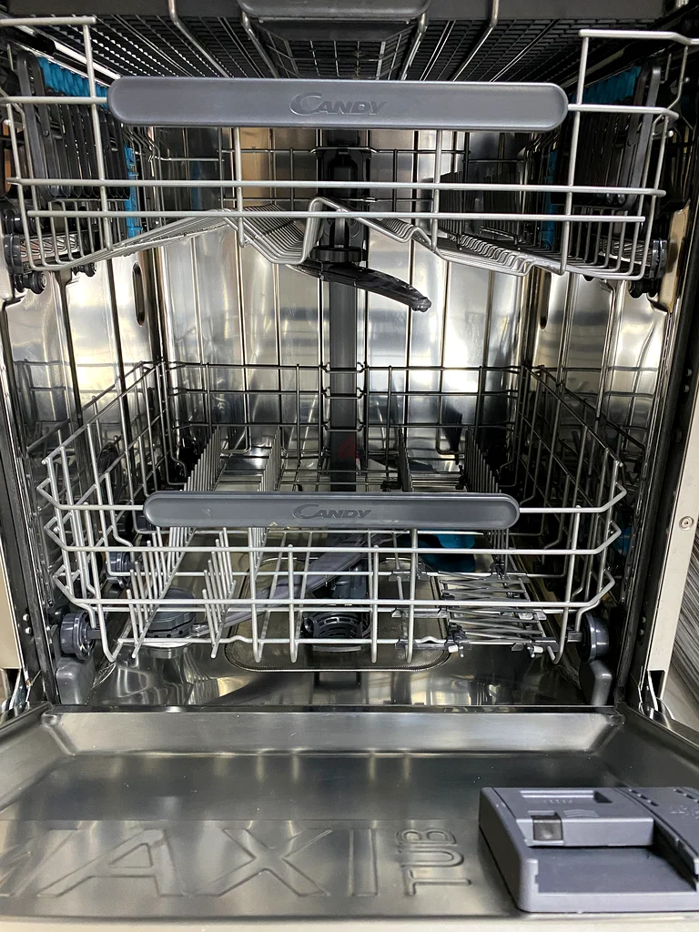 Candy Rapido Free Standing 16 Place Setting 10 Program Dishwasher  Same as new63265598953345112