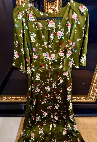 brand new green dress for 10dhs only!