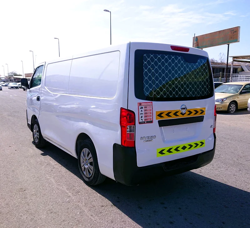نيسان أورفان، 3 مقاعد، خليجي، سقف قياسي، ناقل حركة يدوي، بحالة ممتازة للبيع63228275309443113