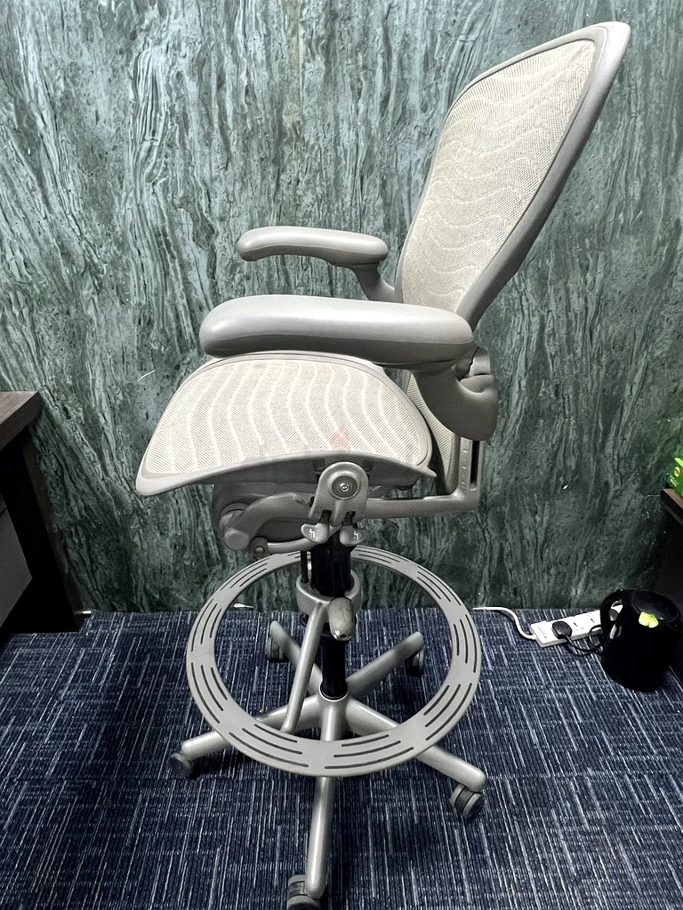 Aeron stool Herman Miller chair size63210899020418111