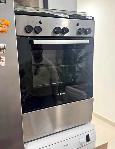 BOSCH Series 2 60x60cm Freestanding Gas Cooking Range with 4 Burners | 71L of Oven Capacity with Clo