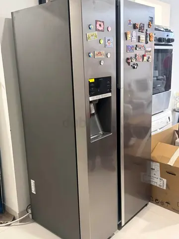 Samsung Side by Side Refrigerator 634 Litres RS68A8820S9/MR