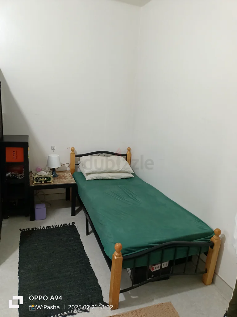 مساحة سرير مع شرفة للعازب التنفيذي63314443864065111