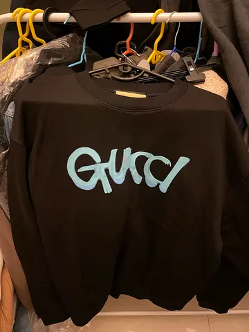Stylish Gucci Sweatshirt - Effortless Elegance!Size-M