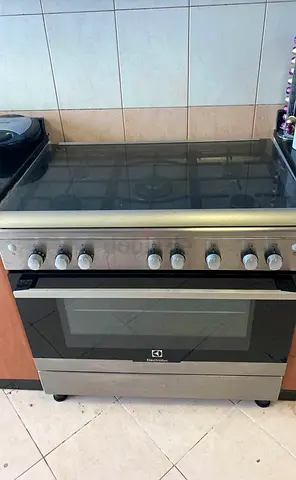 Electrolux 90x60cm Freestanding Cooker, Full Gas Cooking Range with 5 Burners, Cast iron pan support