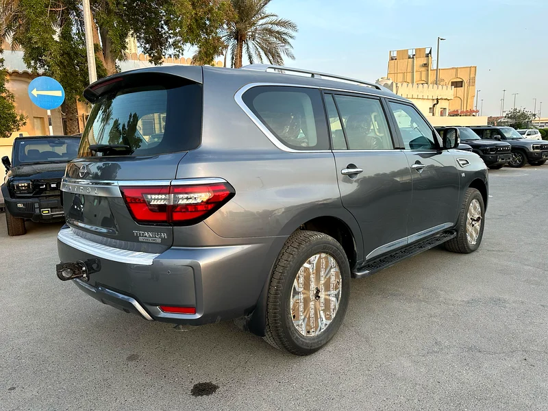 Bin Burghesh Car Showroom in Baniyas City63156991422466112