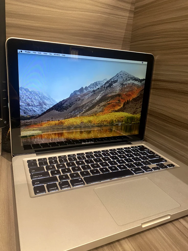 MacBook Pro63167579462658112