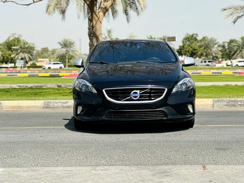 VOLVO V40 R DESIGN MODEL 2016 FULL SERVICE HISTORY IN STORY63221300240385111
