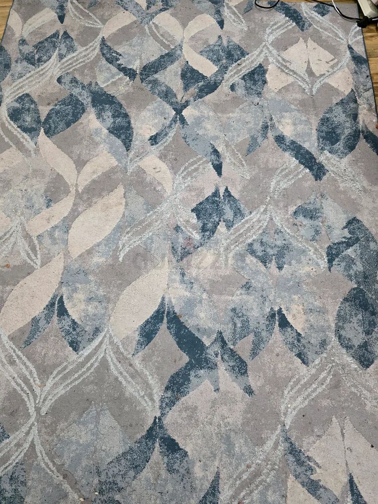 Turkish Carpet in a good condition632114198278431118