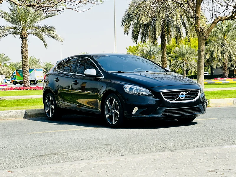 VOLVO V40 R DESIGN MODEL 2016 FULL SERVICE HISTORY IN STORY63221300240385112