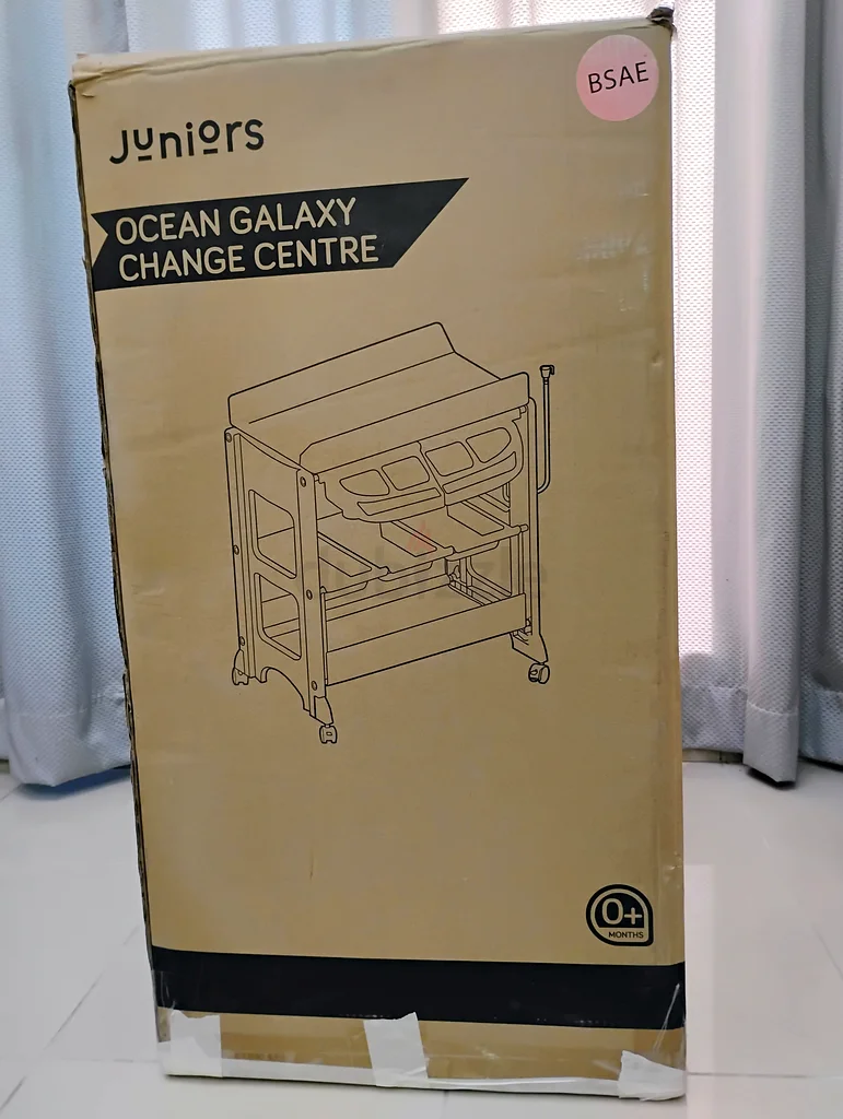 Baby changing table with bath tub and storage63230185719042111