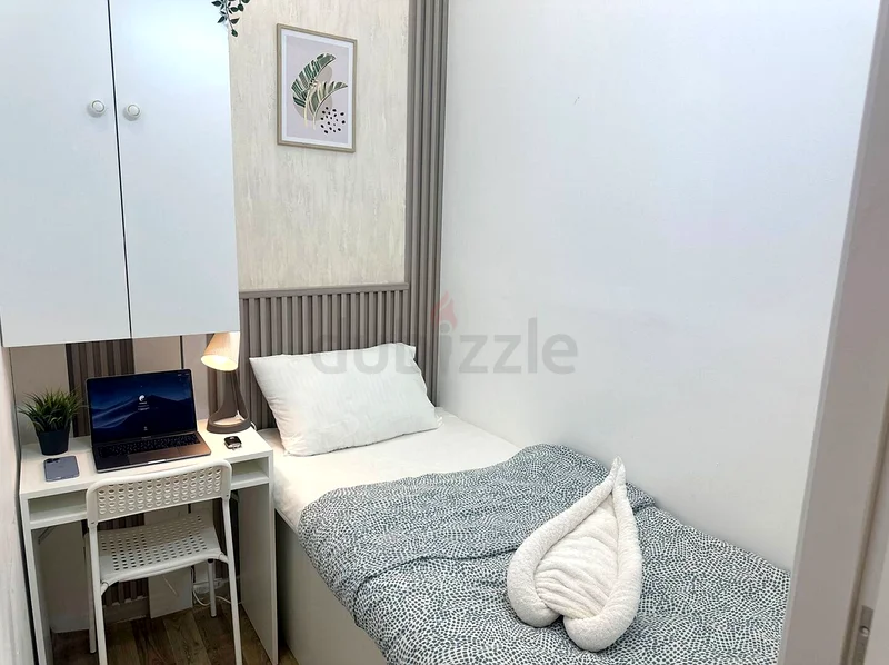 Partition Room Available for Rent in Tecom near Metro63624070591233113