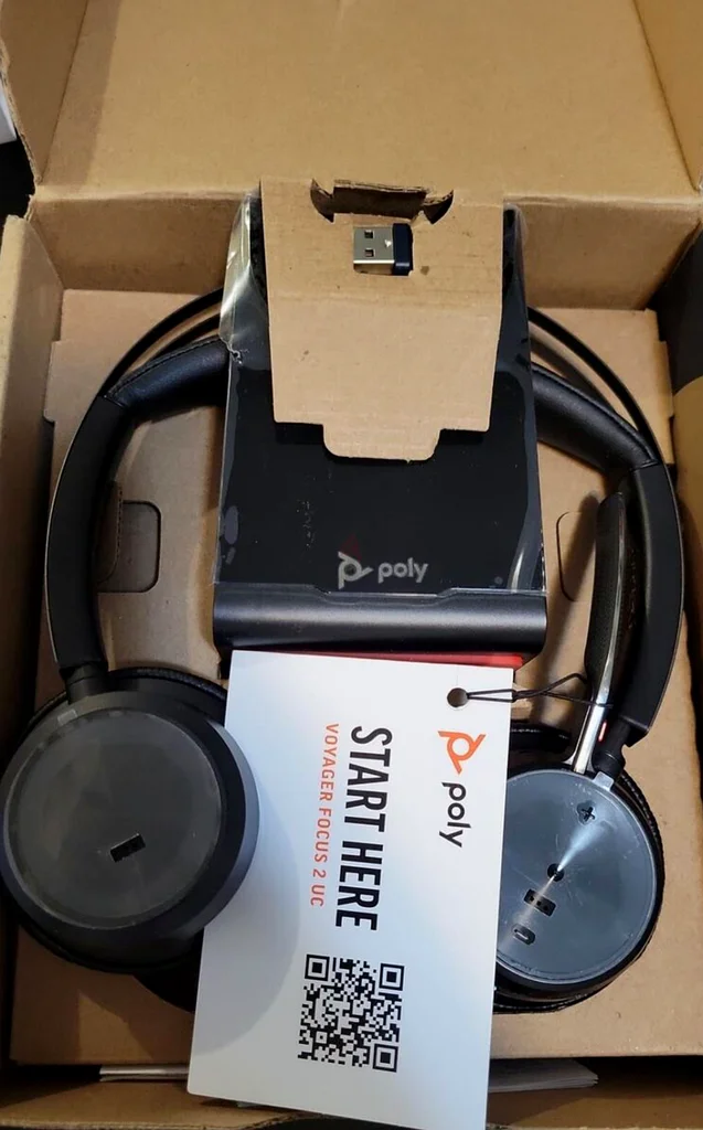 Poly - Voyager  Focus 2 UC USB-A W/Stand Bluetooth Headset63256064485121112