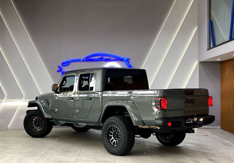 2023 - Jeep Gladiator Sahara V6 with Warranty63225696892161114