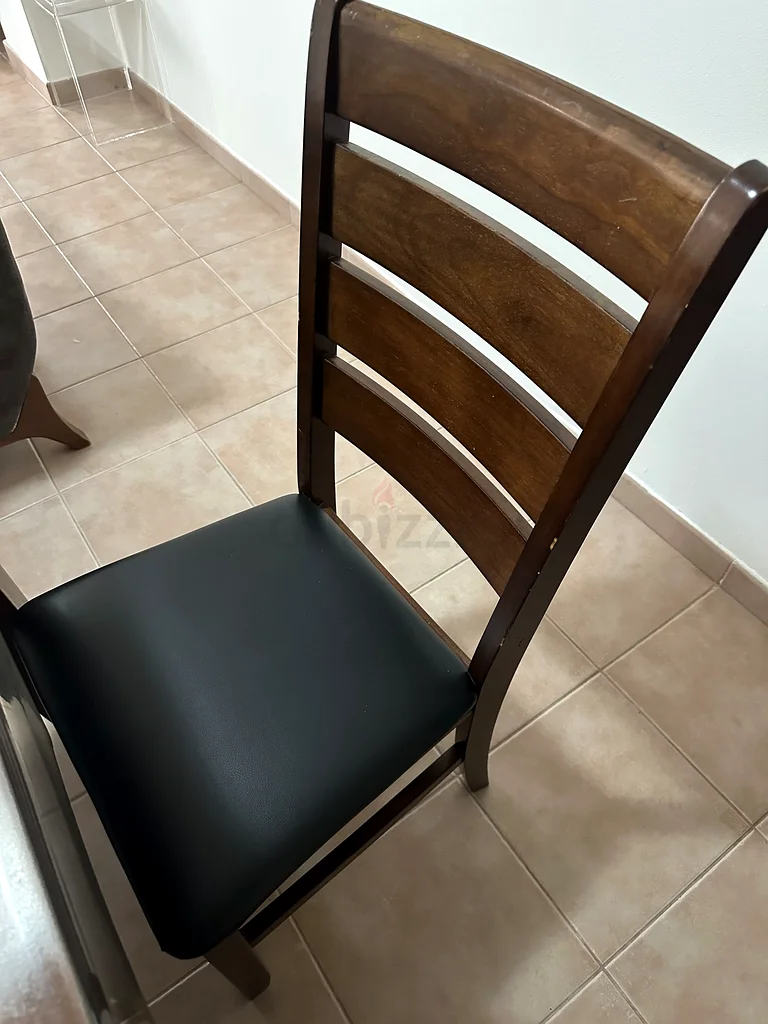 طاولة طعام من مارينا، صفقة جيدة جدًا63218317648001113