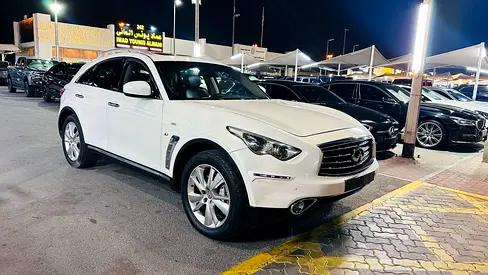INFINITI QX70 2015 GCC FULL OPTION VERY CLEAN CAR