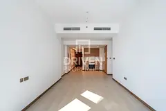 High Floor and Vacant Apt with Canal View