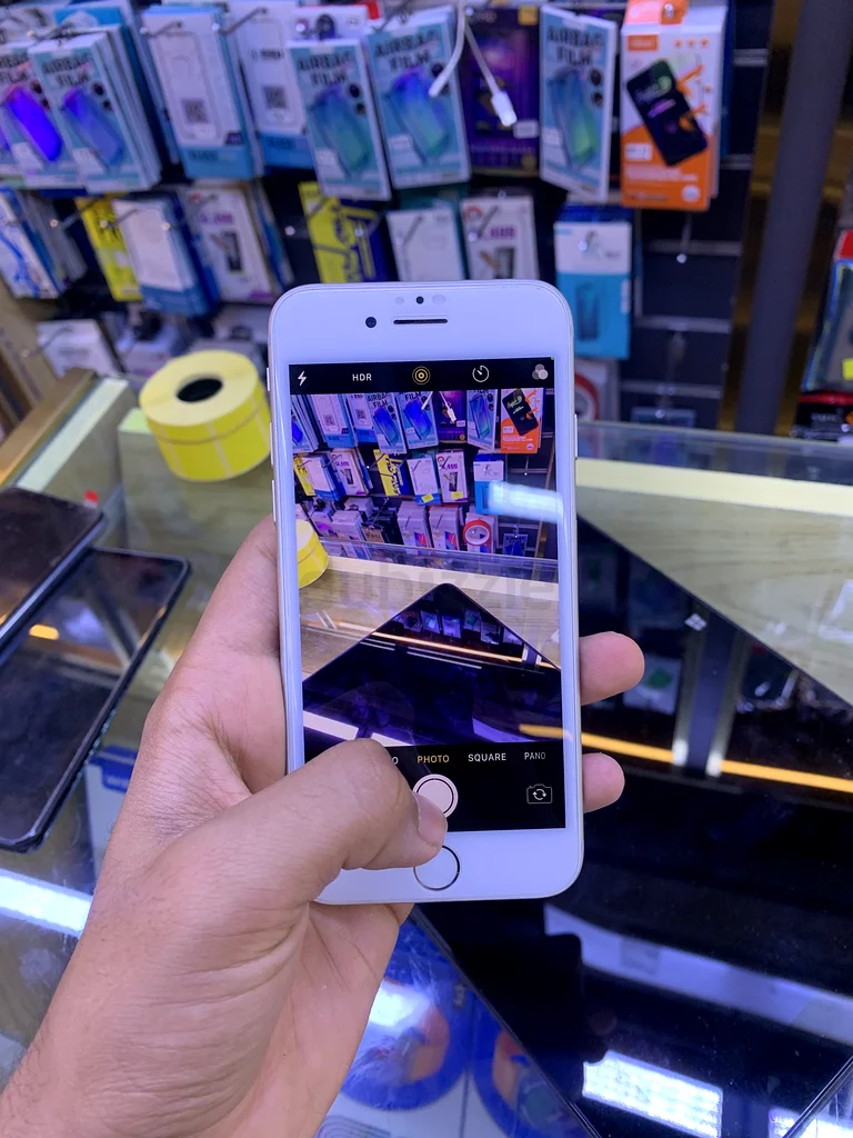 iPhone 763215875571458111