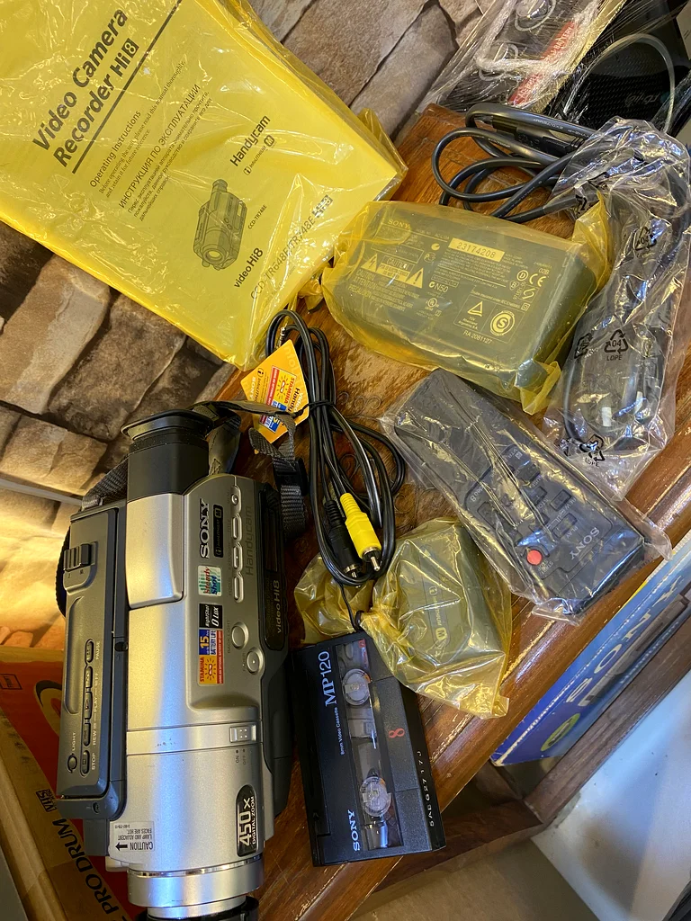 video camera sony hi8 (new) كميرا سوني شريط مع ريموت63202683343875111