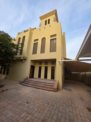 ***spacious 4bhk Duplex Villa Available In Al Noaf Area***